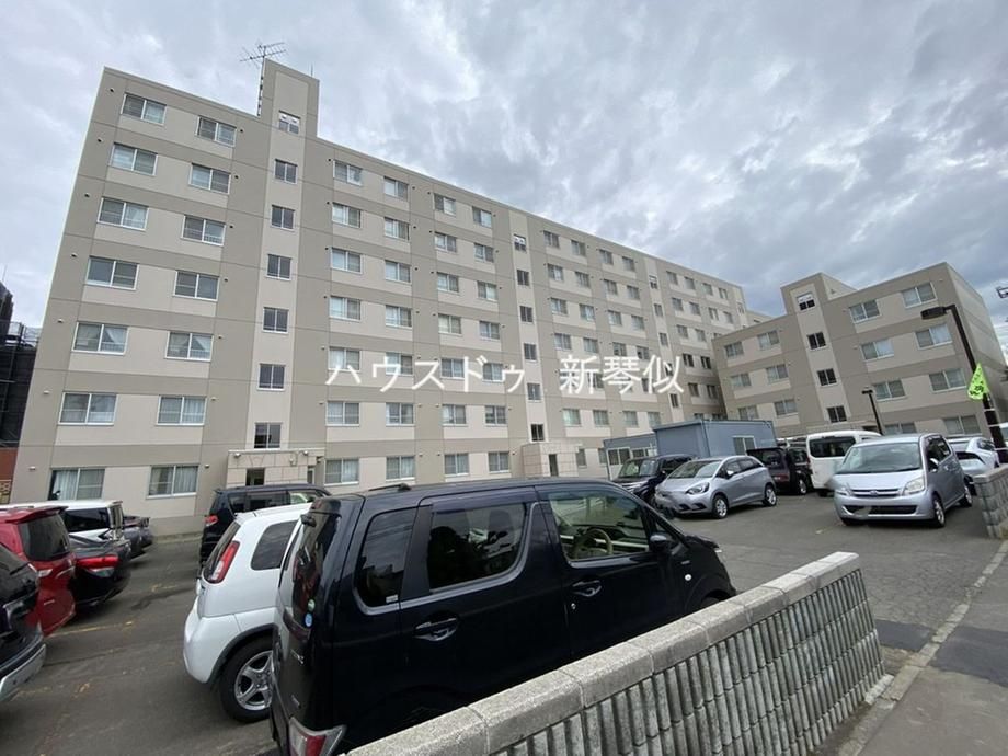 Spacious Renovated Apartment Near Hassamu Chuo Station, Sapporo - Thumbnail 4