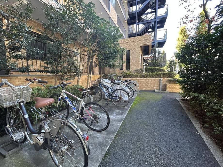 Spacious 1R Apartment in Miyamaedaira, Kawasaki - 60.92 sqm - Thumbnail 2