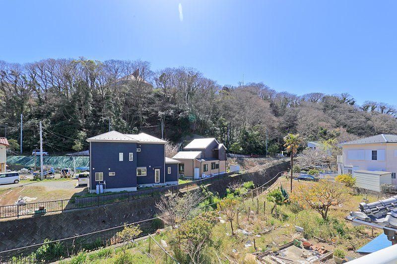 3LDK+S House for Sale in Hayama with Garden and Fireplace - Thumbnail 2