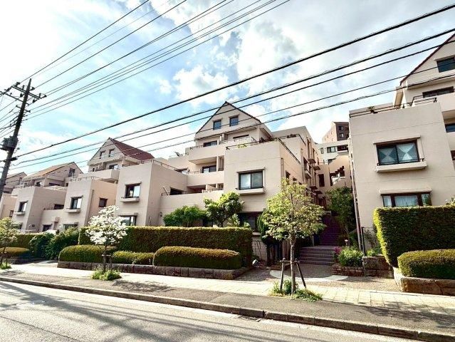 3LDK Apartment for Sale in Tsuzuki Ward, Yokohama - 98m2 with Roof Balcony - Thumbnail 2