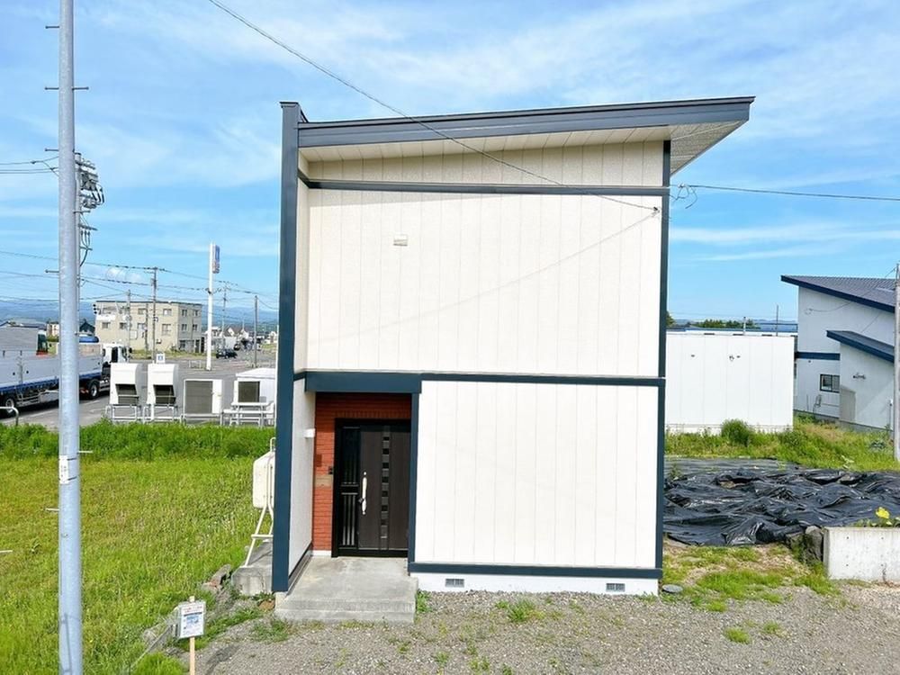 Renovated 4LDK House for Sale in Yuni Town, Hokkaido - Thumbnail 2