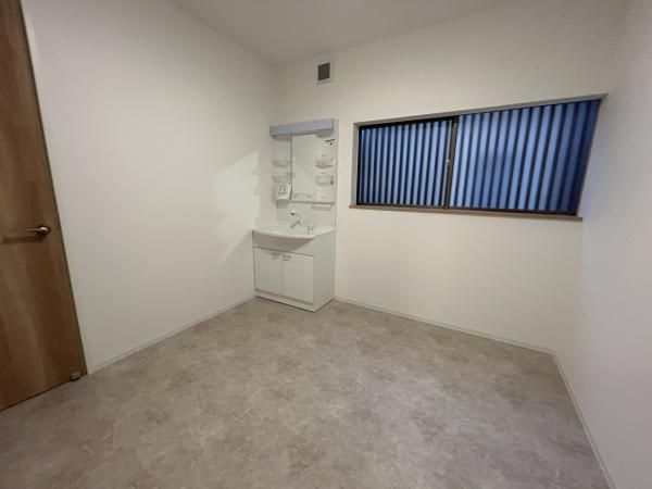 Renovated 2LDK House for Sale in Nonoichi, Ishikawa - Thumbnail 3