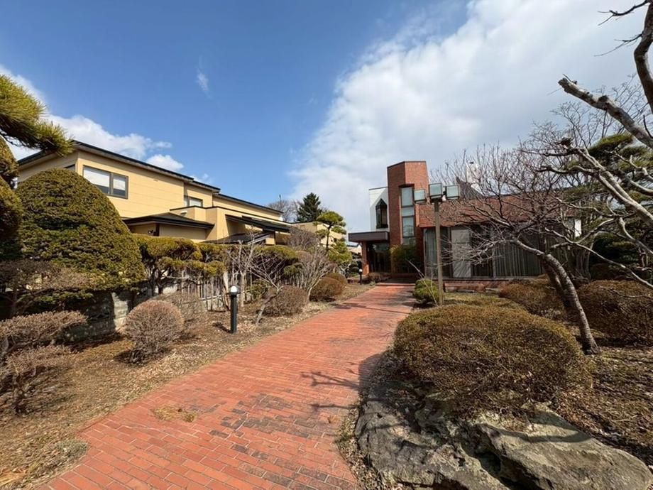 4LDK RC House for Sale in Hakodate, Hokkaido - 370 sqm - Thumbnail 2