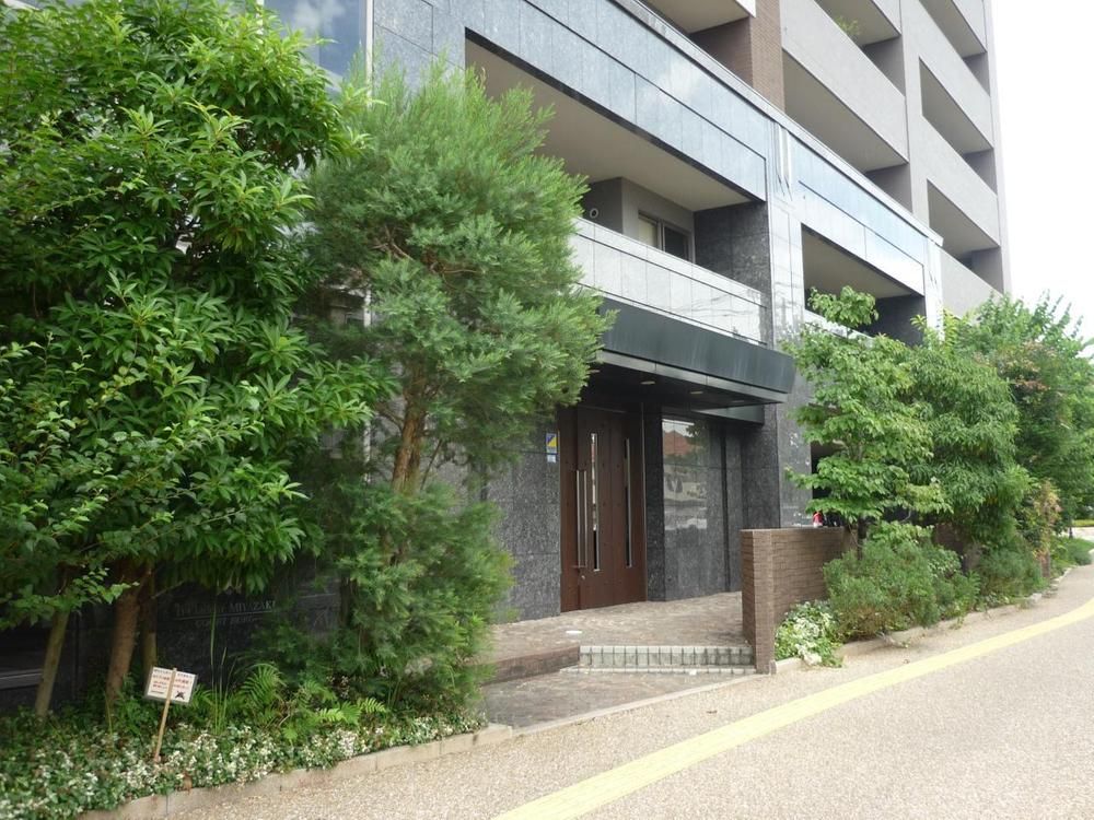 3LDK Apartment for Sale in Miyazaki City, Miyazaki Prefecture - Image 1