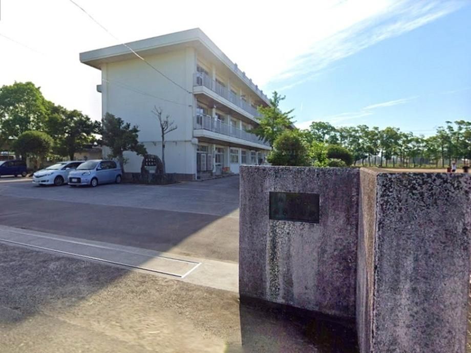 5DK House for Sale in Nankoku, Kochi - 140m2 with Large Garden - Thumbnail 2