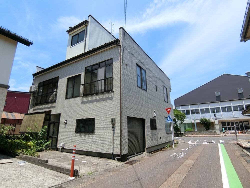 6K Steel-Framed House with Garage in Joetsu, Niigata - Thumbnail 2