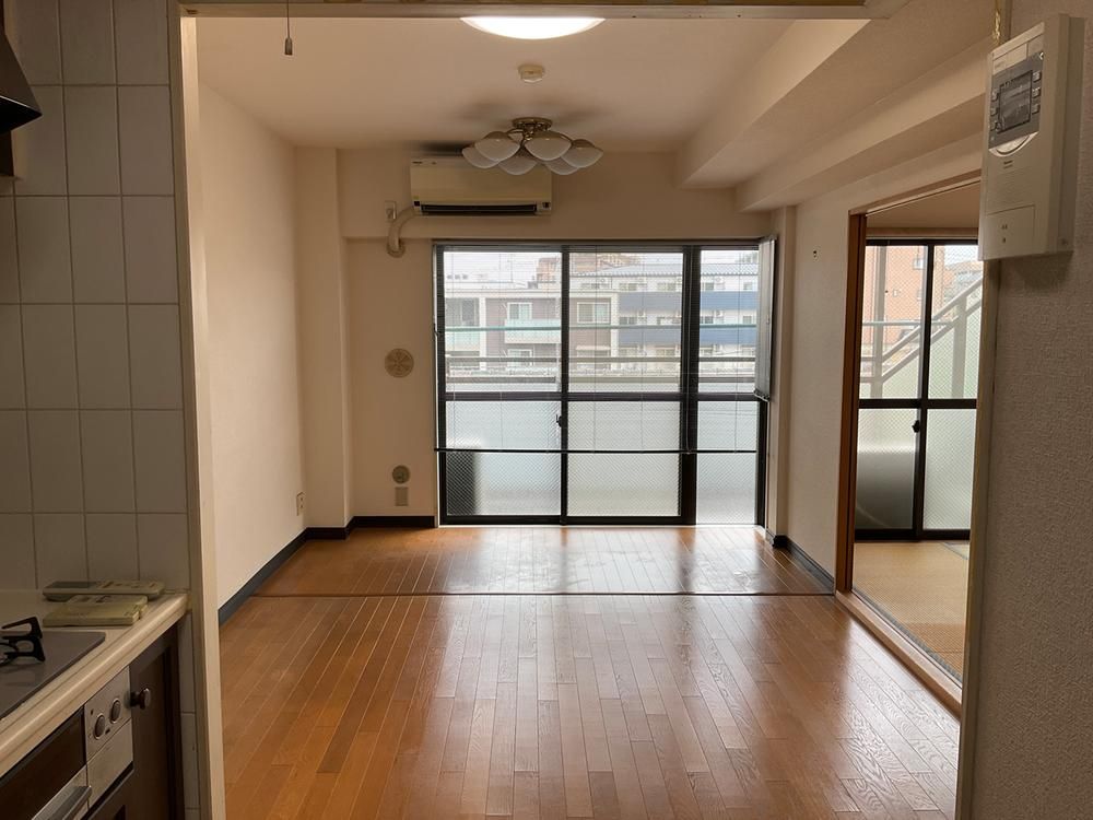 2LDK Apartment for Sale in Funabashi, Chiba - 60.78m2 - Thumbnail 4