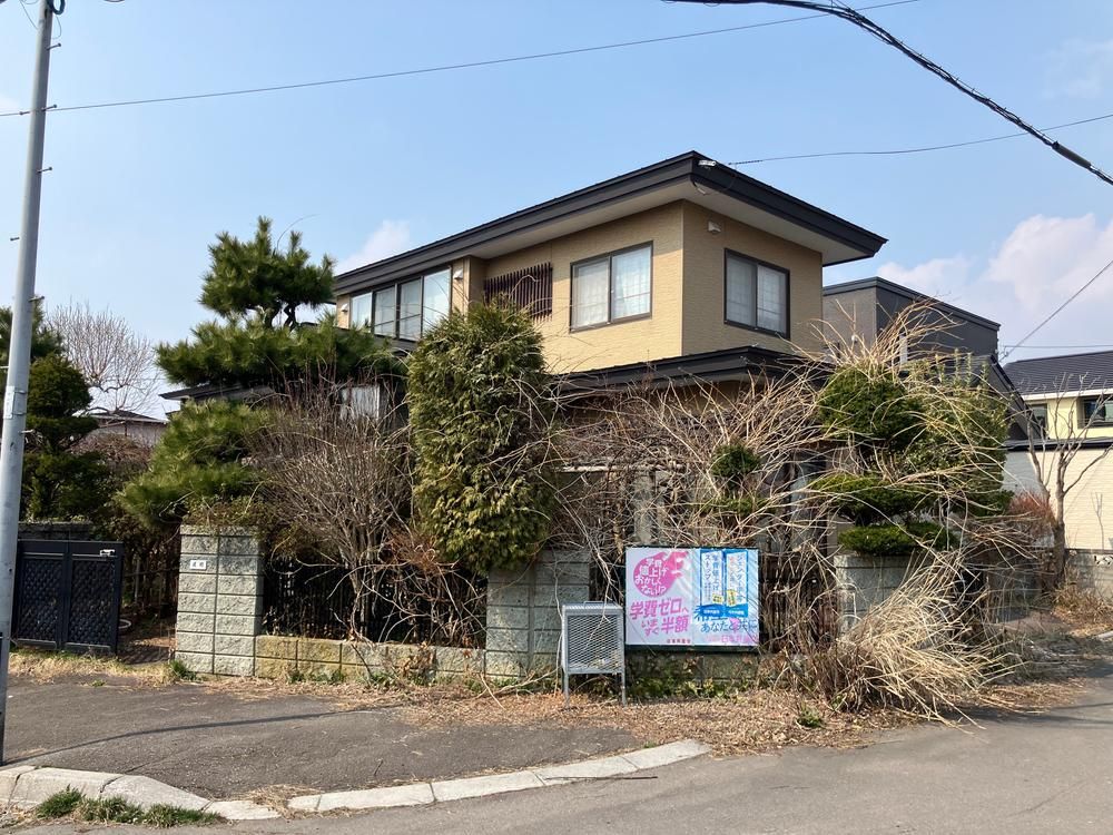 4LDK Detached House for Sale in Kamiyama, Hakodate, Hokkaido - 7.5 Million Yen - Thumbnail 2