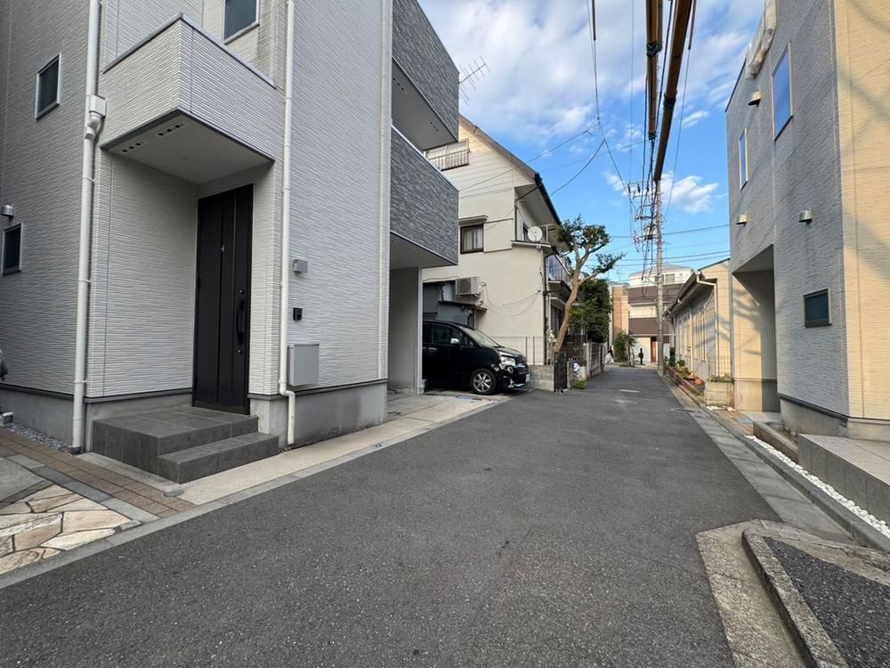 2019-Built 3-Story House near Shin-Otsuka Station, Bunkyo - Thumbnail 3