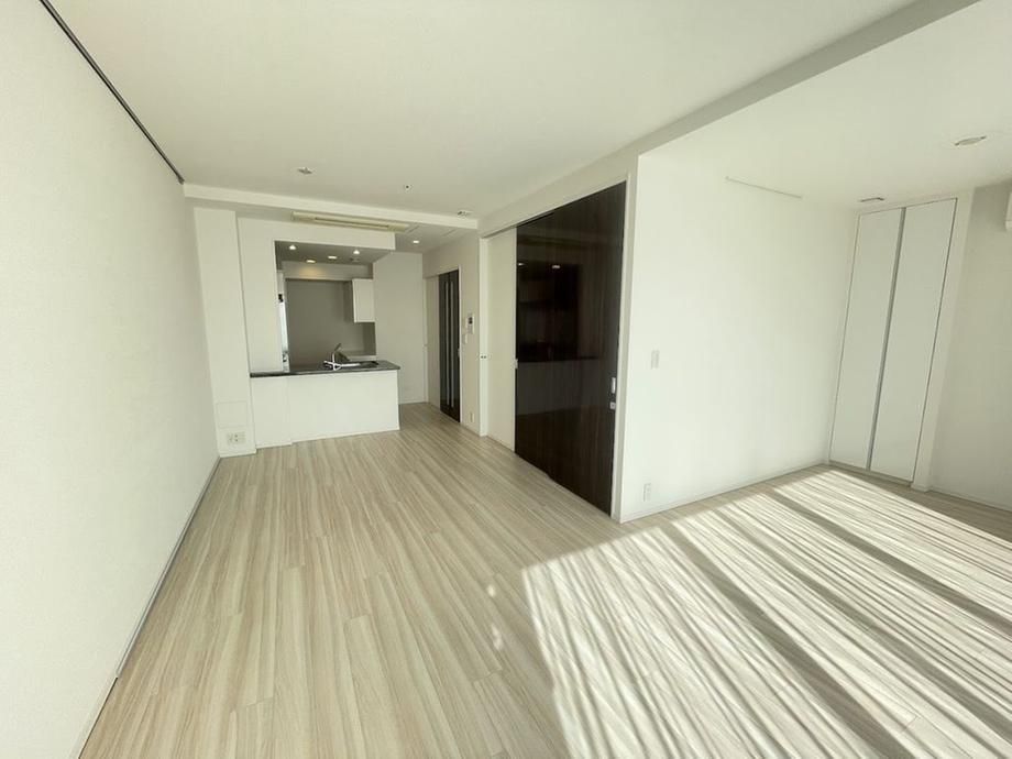 Sky Forest Residence 2LDK Apartment for Sale in Shinjuku, Tokyo - Thumbnail 3