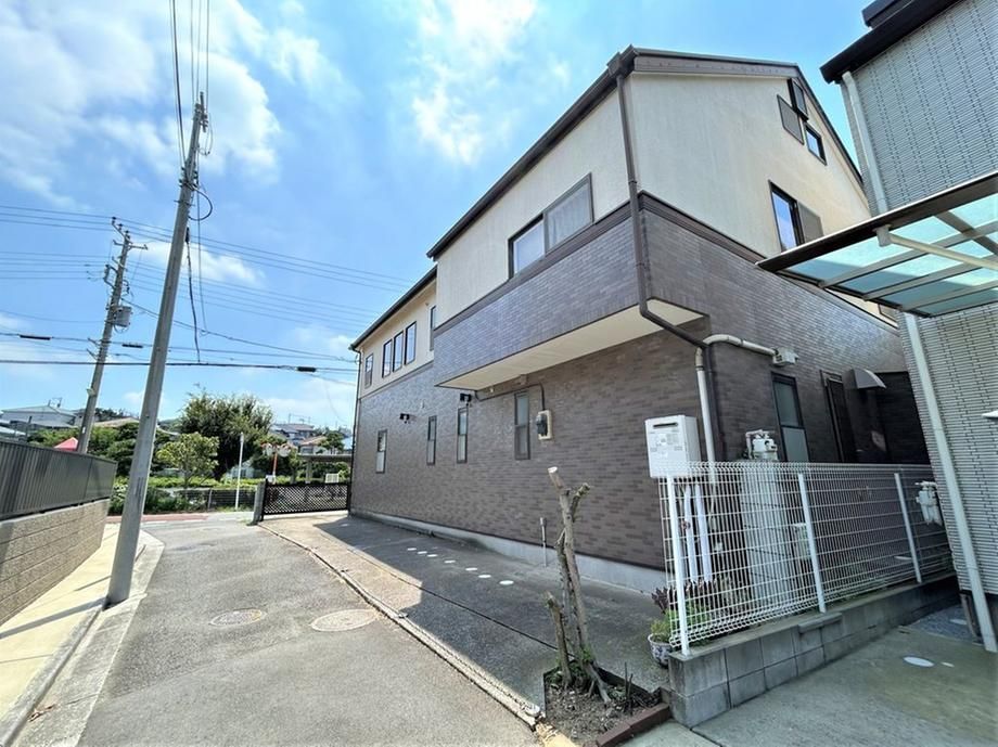 Custom 5LDK House on Corner Lot in Funabashi, Chiba - Thumbnail 2