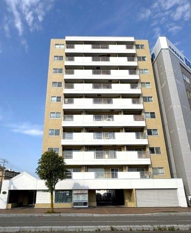 3LDK Apartment for Sale in Tomakomai, Hokkaido - 71.99 sqm - Thumbnail 2