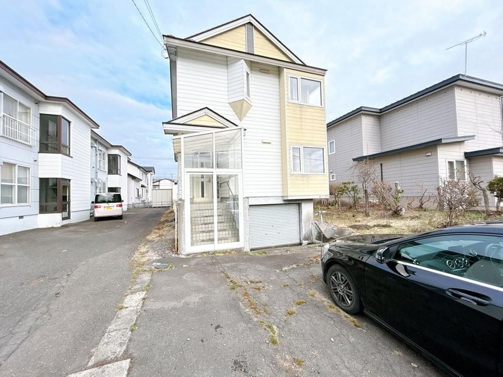 Renovated 4LDK Detached House in Obihiro with Large Lot - Thumbnail 3