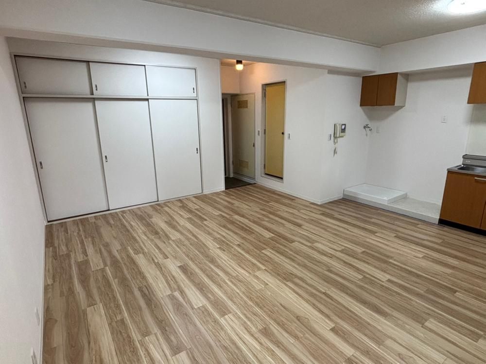 Renovated 1R Apartment for Sale in Osaka Nishi-ku Near Nishi-Nagahori Station - Thumbnail 4