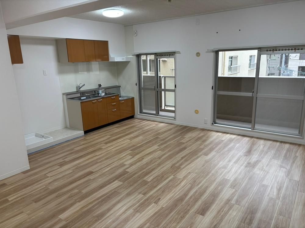 Renovated 1R Apartment for Sale in Osaka Nishi-ku Near Nishi-Nagahori Station - Thumbnail 3