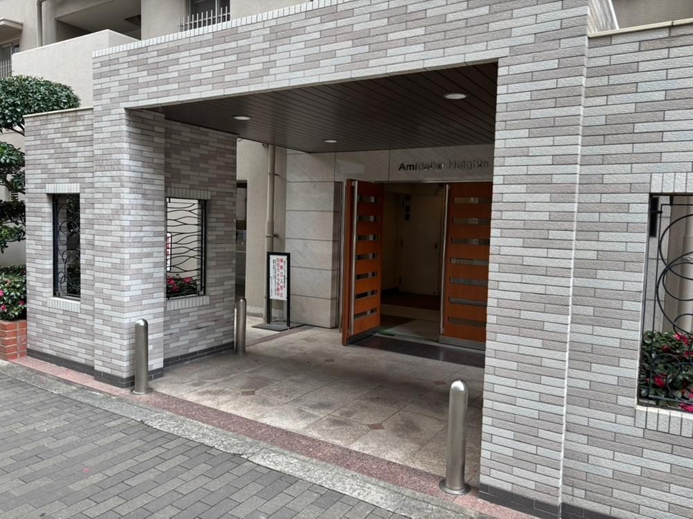 Renovated 1R Apartment for Sale in Osaka Nishi-ku Near Nishi-Nagahori Station - Thumbnail 2