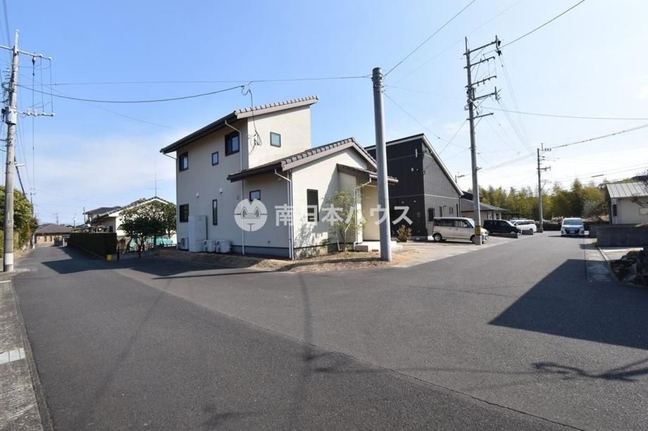Renovated 3LDK+2S House in Kagoshima with 201.8m² Land - Thumbnail 2