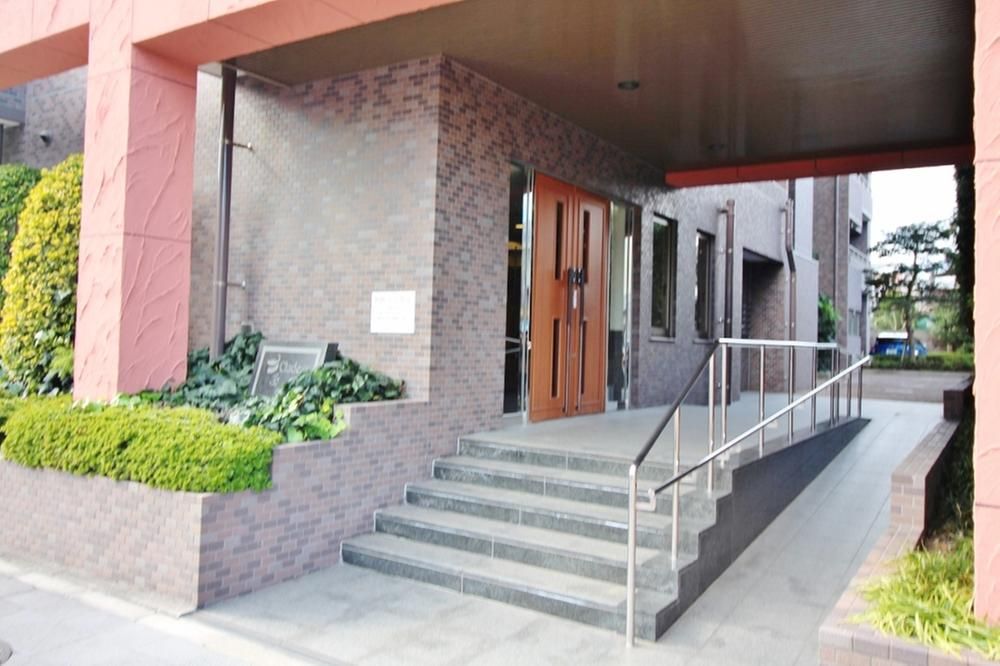 Spacious 4LDK Apartment in Kagoshima City with Sakurajima Views - Thumbnail 2