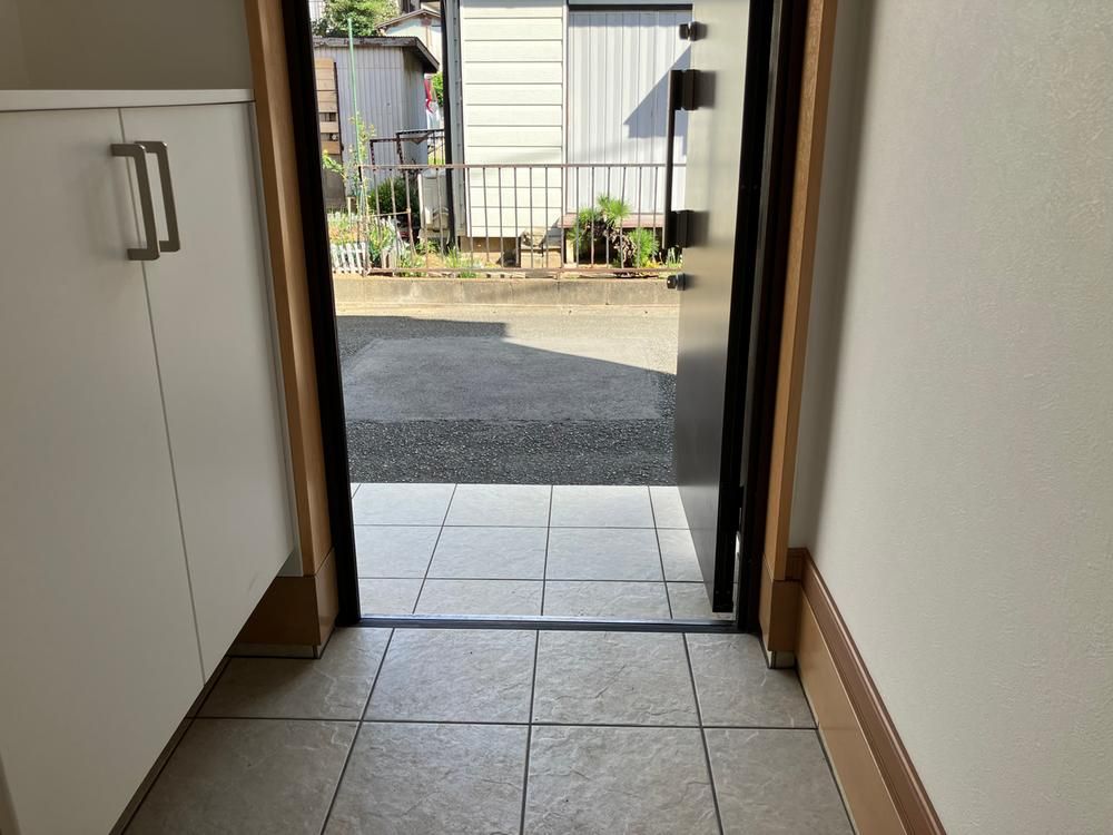 Renovated 2LDK House for Sale in Chigasaki, Kanagawa - Thumbnail 3