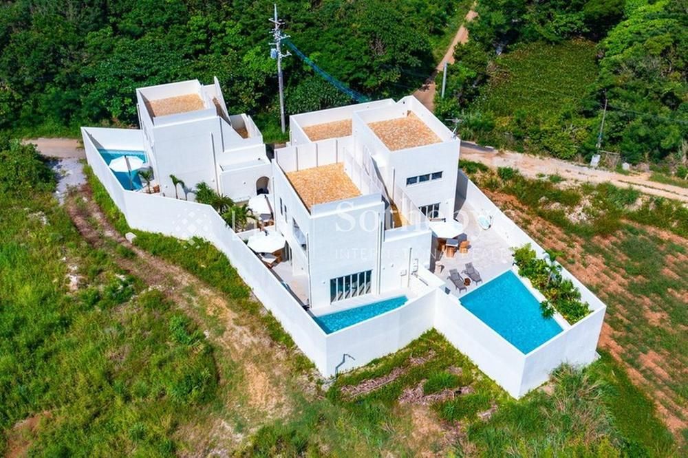 Luxury 1LDK House with Pool on Kouri Island, Okinawa - Thumbnail 2