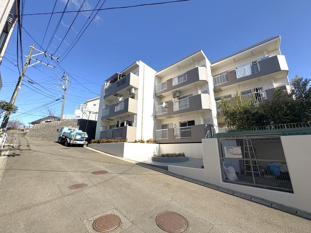 Renovated 3LDK Apartment in Sendai Aoba Ward - Thumbnail 2