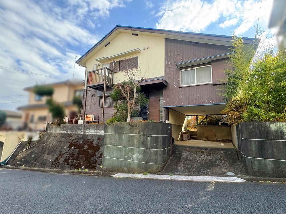 Mountain Cabin-Style 3LDK+S House for Sale in Hachioji, Tokyo - Thumbnail 2
