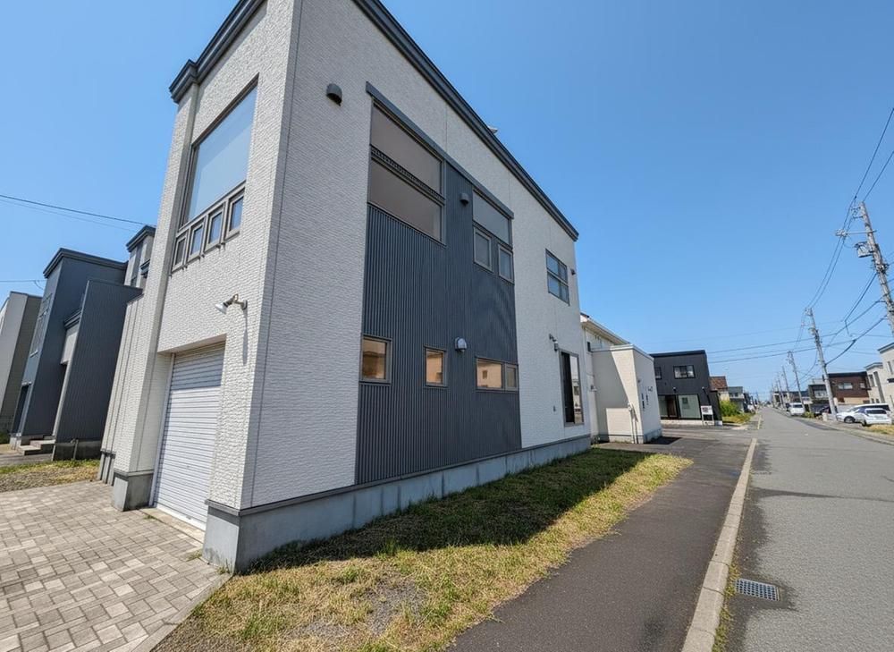 4LDK Detached House in Higashi-ku, Sapporo with Solar Panels - Thumbnail 2
