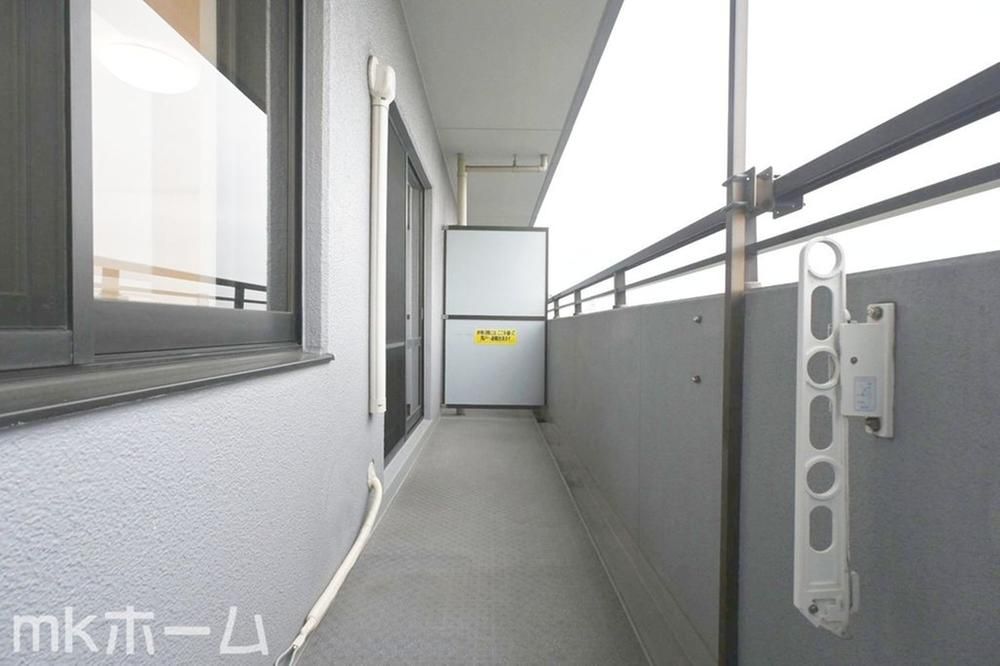 Renovated 3LDK Apartment for Sale in MORE STAGE Shin-Urayasu - Thumbnail 2