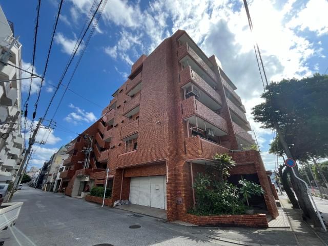 1LDK Apartment for Sale in Tomari, Naha City, Okinawa - Thumbnail 2