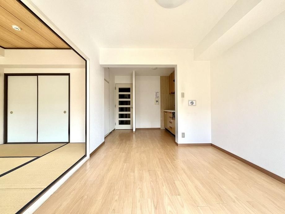 3DK Apartment for Sale in Totsuka, Yokohama - 57m2 - Thumbnail 3