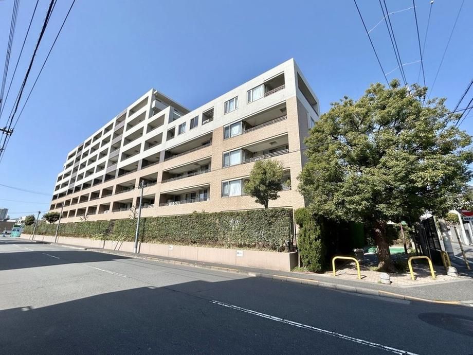 Preston Foret 2LDK Apartment with Garden in Nerima, Tokyo - Thumbnail 2