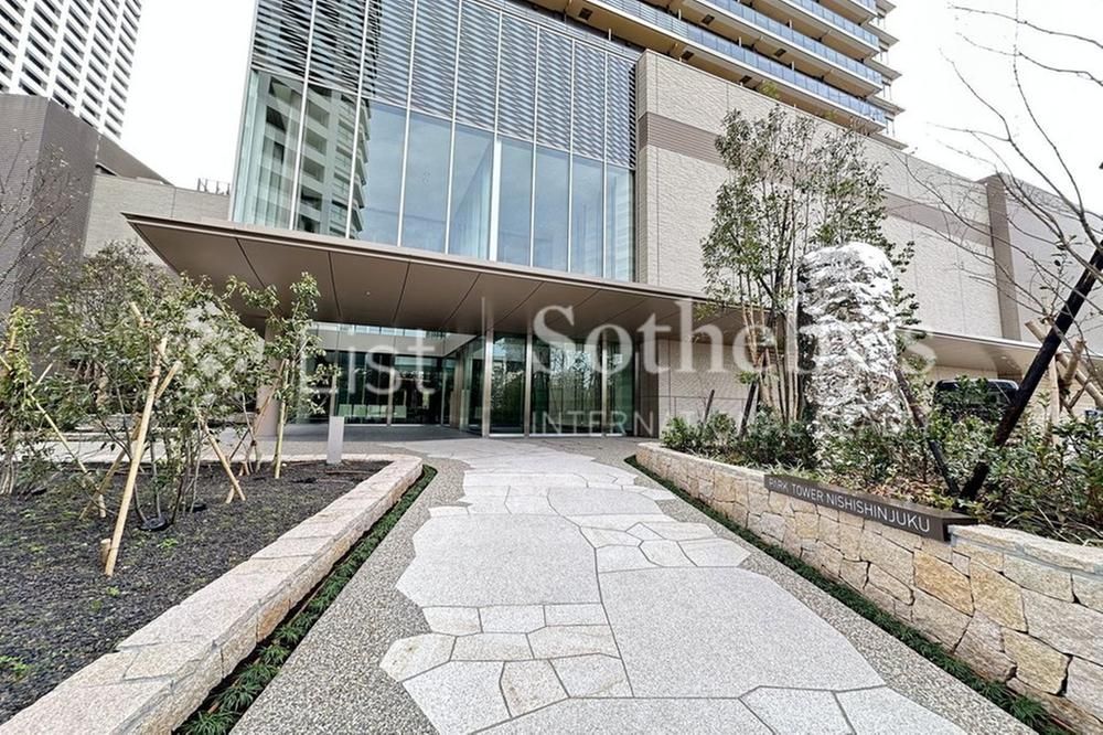3LDK Apartment for Sale in Nishi-Shinjuku, Tokyo - Thumbnail 2