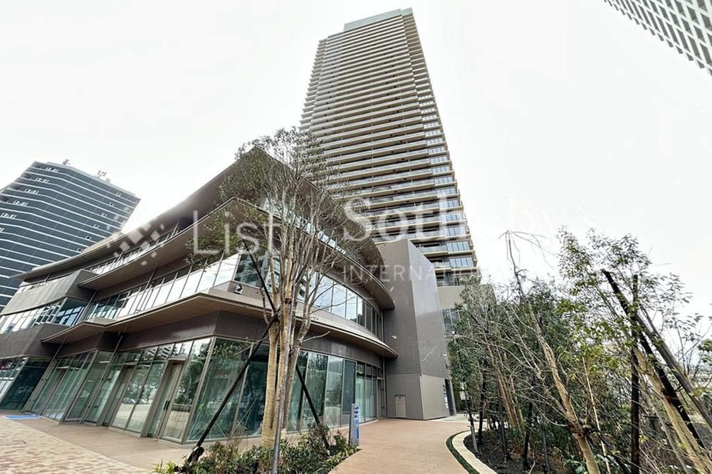 3LDK Apartment for Sale in Nishi-Shinjuku, Tokyo - Thumbnail 3