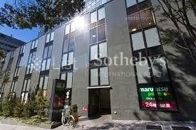 3LDK Apartment for Sale in Nishi-Shinjuku, Tokyo - Thumbnail 4