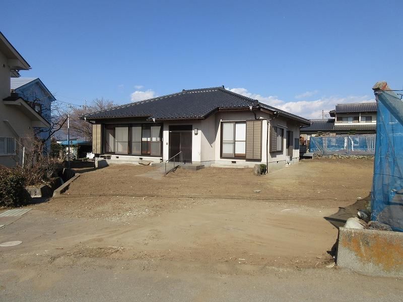 Pre-owned 5DK House with Large 611m² Lot in Fuefuki City - Thumbnail 2