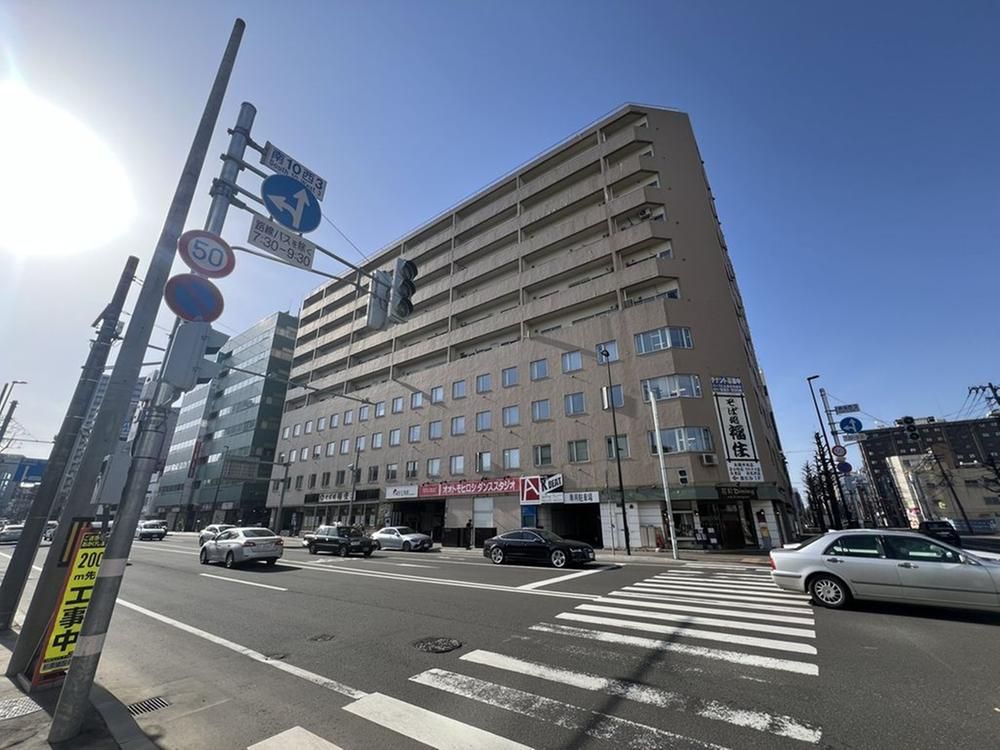 2LDK Apartment for Sale in Chuo-ku, Sapporo Near Nakajima-Koen Station - Thumbnail 3