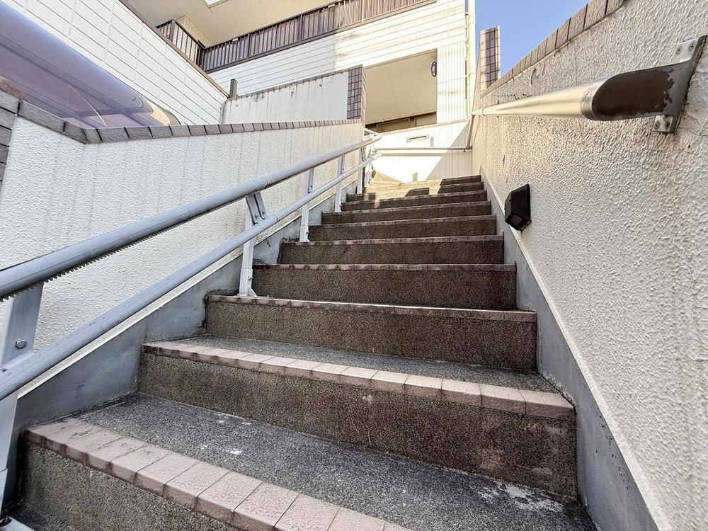 7LDK House with Rooftop & Parking Income in Hachioji, Tokyo - Image 1