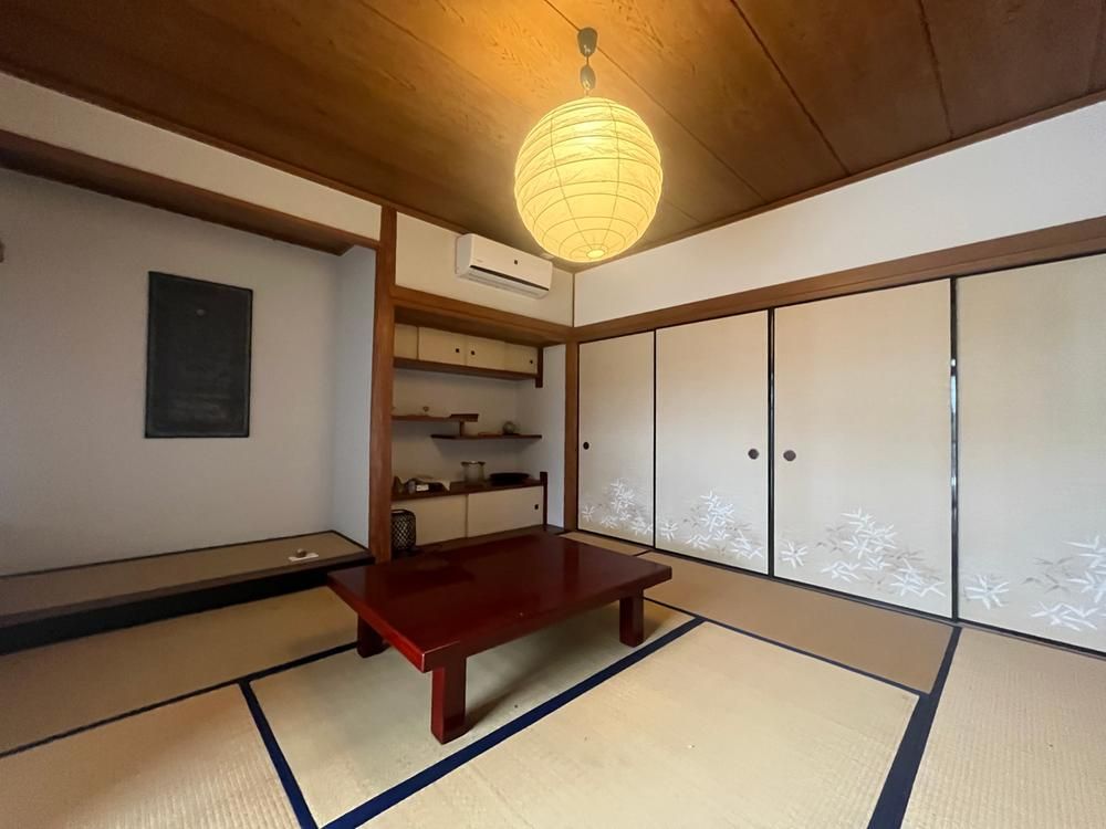 Modernized 5LDK+S House with Solar Power in Ome, Tokyo - Thumbnail 3