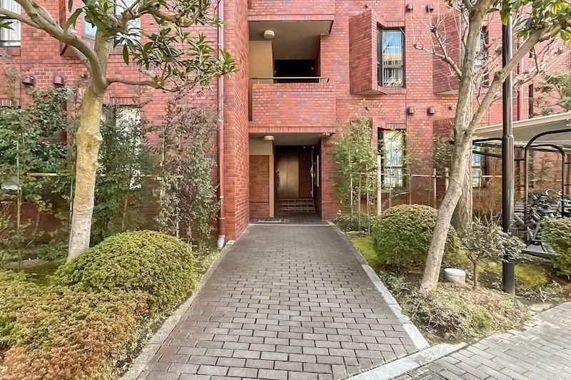 2LDK Apartment in Funabashi, Chiba - 81m² with High Ceilings - Thumbnail 2