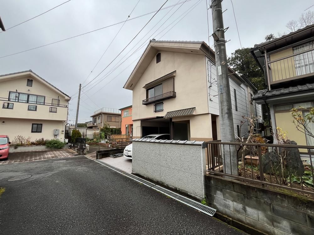 C-Shaped Home with Basement for Sale in Hamura, Tokyo - Thumbnail 3
