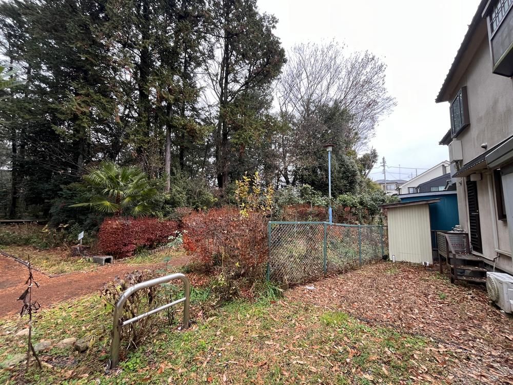 C-Shaped Home with Basement for Sale in Hamura, Tokyo - Thumbnail 4