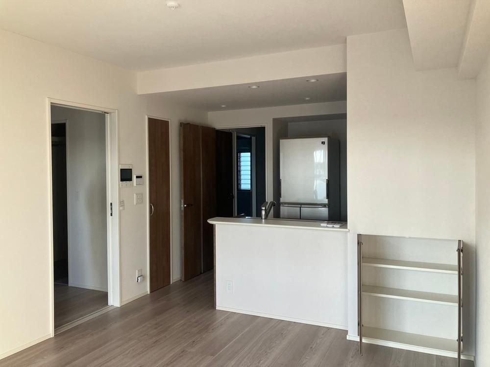 2LDK Apartment for Sale in Chatan, Okinawa - 58.5m2 - Thumbnail 2