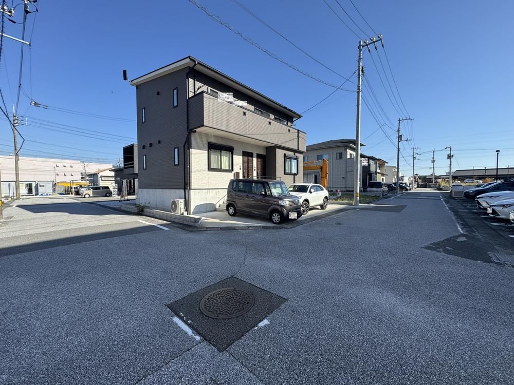 Near-New 3LDK House on Southwest Corner Lot in Kochi City - Image 1