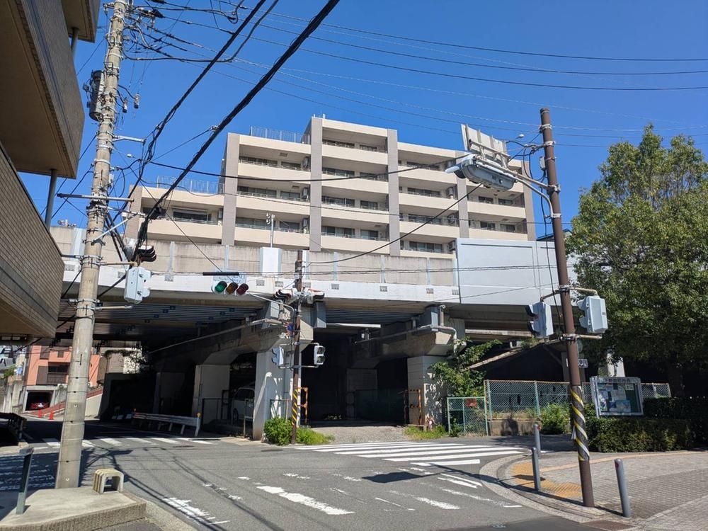 2LDK Corner Apartment in Kaminagaya, Yokohama - Thumbnail 3