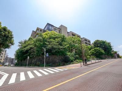 Grand Maison Iseyama 3LDK Apartment for Sale in Yokohama Nishi Ward - Thumbnail 2