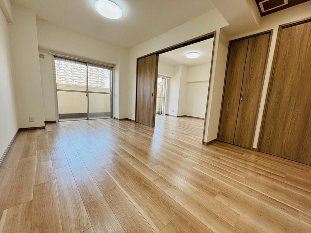 Renovated 3LDK Apartment in Osaka Nishi Ward Near Station - Thumbnail 4