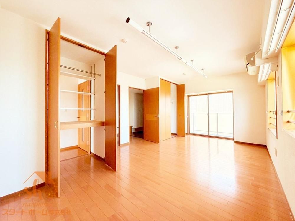 Spacious 1LDK Corner Apartment on Top Floor in Funabashi - Thumbnail 4
