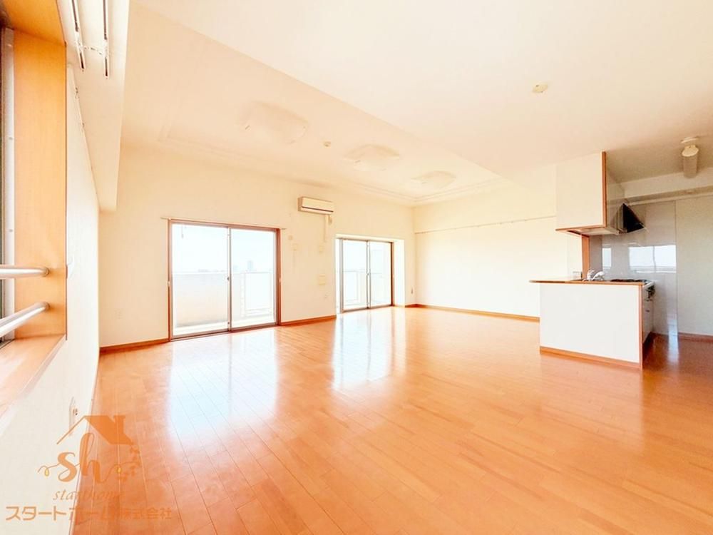 Spacious 1LDK Corner Apartment on Top Floor in Funabashi - Thumbnail 2