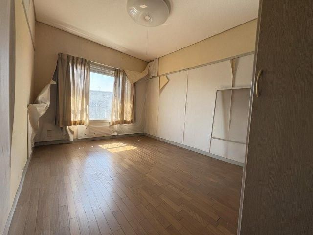 2LDK Apartment for Sale in Asahi Ward, Yokohama - Image 1