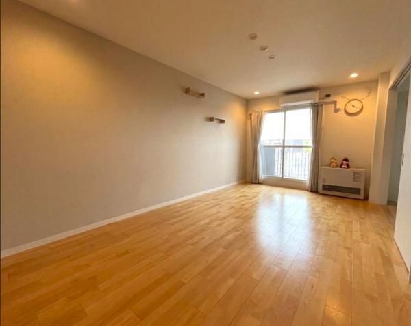 4LDK Renovated Apartment in Sapporo's Toyohira Ward - Thumbnail 4